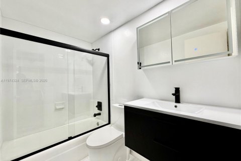 Condo in Hollywood, Florida, 1 bedroom  № 2036608 - photo 9