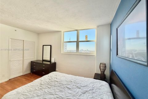 Condo in Hollywood, Florida, 1 bedroom  № 2036608 - photo 16