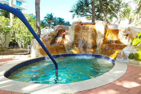 Condo in Hollywood, Florida, 1 bedroom  № 2036608 - photo 26