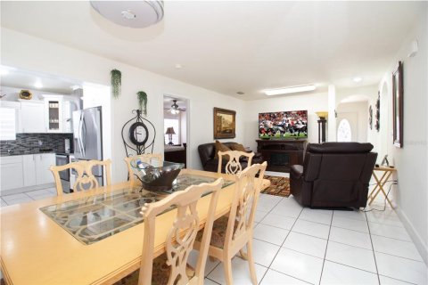 House in Tampa, Florida 3 bedrooms, 127.18 sq.m. № 2201428 - photo 27
