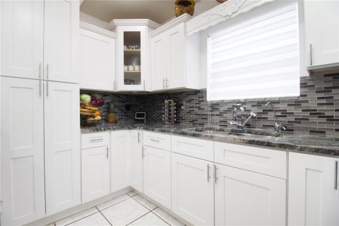 House in Tampa, Florida 3 bedrooms, 127.18 sq.m. № 2201428 - photo 25