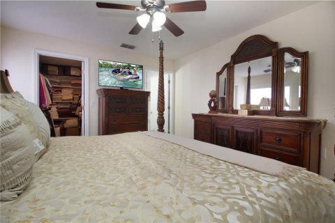 House in Tampa, Florida 3 bedrooms, 127.18 sq.m. № 2201428 - photo 14