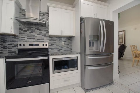 House in Tampa, Florida 3 bedrooms, 127.18 sq.m. № 2201428 - photo 26