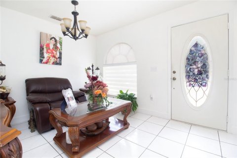 House in Tampa, Florida 3 bedrooms, 127.18 sq.m. № 2201428 - photo 10