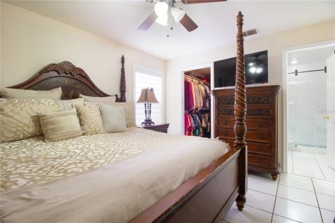 House in Tampa, Florida 3 bedrooms, 127.18 sq.m. № 2201428 - photo 13