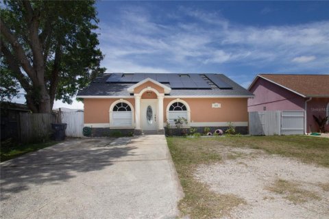 House in Tampa, Florida 3 bedrooms, 127.18 sq.m. № 2201428 - photo 3