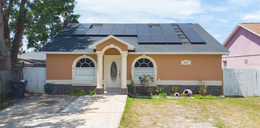 House in Tampa, Florida 3 bedrooms, 127.18 sq.m. № 2201428