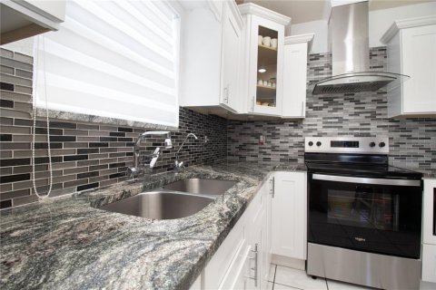 House in Tampa, Florida 3 bedrooms, 127.18 sq.m. № 2201428 - photo 22