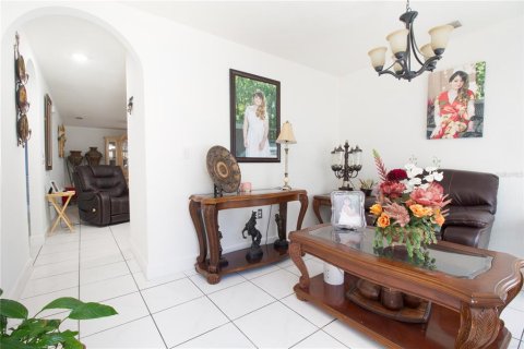 House in Tampa, Florida 3 bedrooms, 127.18 sq.m. № 2201428 - photo 9