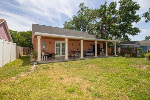 House in Tampa, Florida 3 bedrooms, 127.18 sq.m. № 2201428 - photo 7