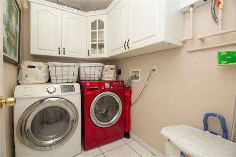 House in Tampa, Florida 3 bedrooms, 127.18 sq.m. № 2201428 - photo 18