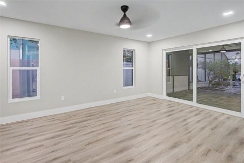 House in Apollo Beach, Florida 4 bedrooms, 203.27 sq.m. № 2200480 - photo 27