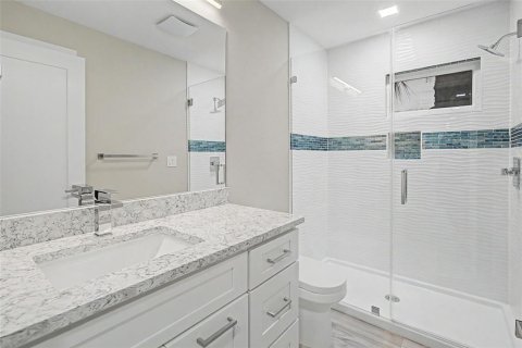 House in Apollo Beach, Florida 4 bedrooms, 203.27 sq.m. № 2200480 - photo 18
