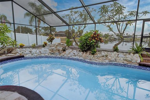 House in Apollo Beach, Florida 4 bedrooms, 203.27 sq.m. № 2200480 - photo 28