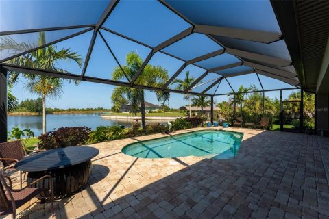 House in Port Charlotte, Florida 4 bedrooms, 239.87 sq.m. № 2304542 - photo 5