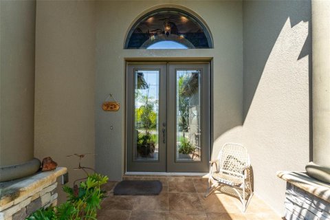 House in Port Charlotte, Florida 4 bedrooms, 239.87 sq.m. № 2304542 - photo 9