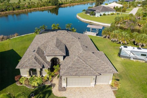 Villa ou maison à Port Charlotte, Floride 4 chambres, 239.87 m2 № 2304542