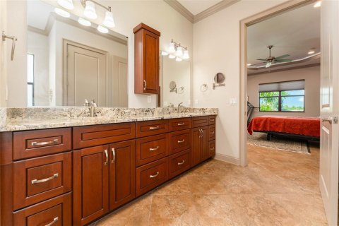 House in Port Charlotte, Florida 4 bedrooms, 239.87 sq.m. № 2304542 - photo 26