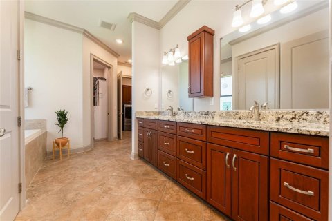 House in Port Charlotte, Florida 4 bedrooms, 239.87 sq.m. № 2304542 - photo 25