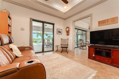 House in Port Charlotte, Florida 4 bedrooms, 239.87 sq.m. № 2304542 - photo 20
