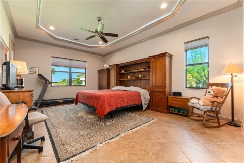 House in Port Charlotte, Florida 4 bedrooms, 239.87 sq.m. № 2304542 - photo 23