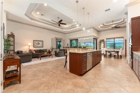 House in Port Charlotte, Florida 4 bedrooms, 239.87 sq.m. № 2304542 - photo 4
