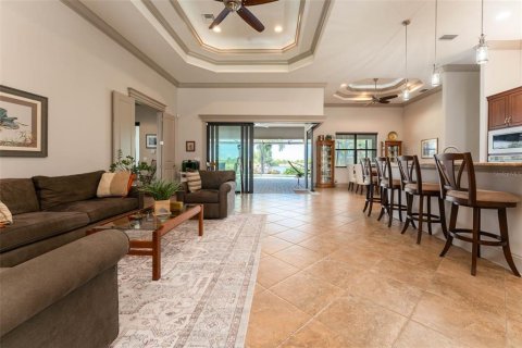 House in Port Charlotte, Florida 4 bedrooms, 239.87 sq.m. № 2304542 - photo 13