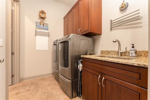 House in Port Charlotte, Florida 4 bedrooms, 239.87 sq.m. № 2304542 - photo 30