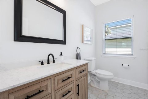 Propiedad comercial en venta en Tarpon Springs, Florida, 4 dormitorios, 236.9 m2 № 2117751 - foto 16