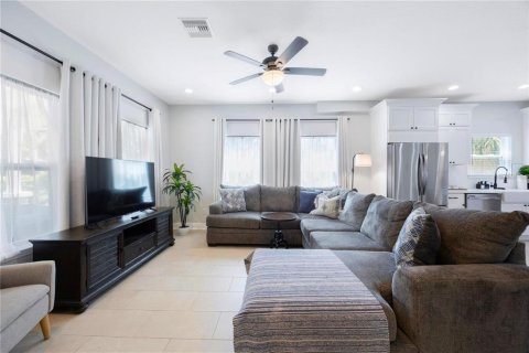 Propiedad comercial en venta en Tarpon Springs, Florida, 4 dormitorios, 236.9 m2 № 2117751 - foto 7