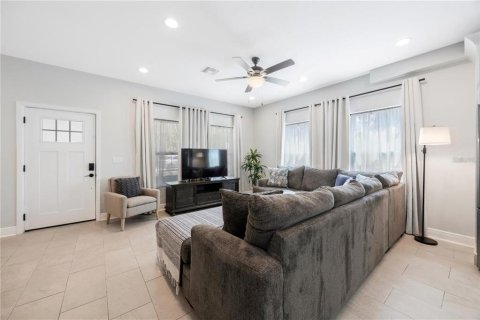 Propiedad comercial en venta en Tarpon Springs, Florida, 4 dormitorios, 236.9 m2 № 2117751 - foto 8