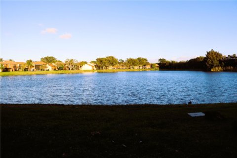 Condo in Cooper City, Florida, 2 bedrooms  № 2043109 - photo 6