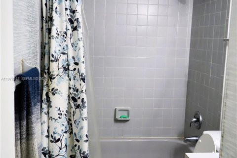 Condo in Cooper City, Florida, 2 bedrooms  № 2043109 - photo 18