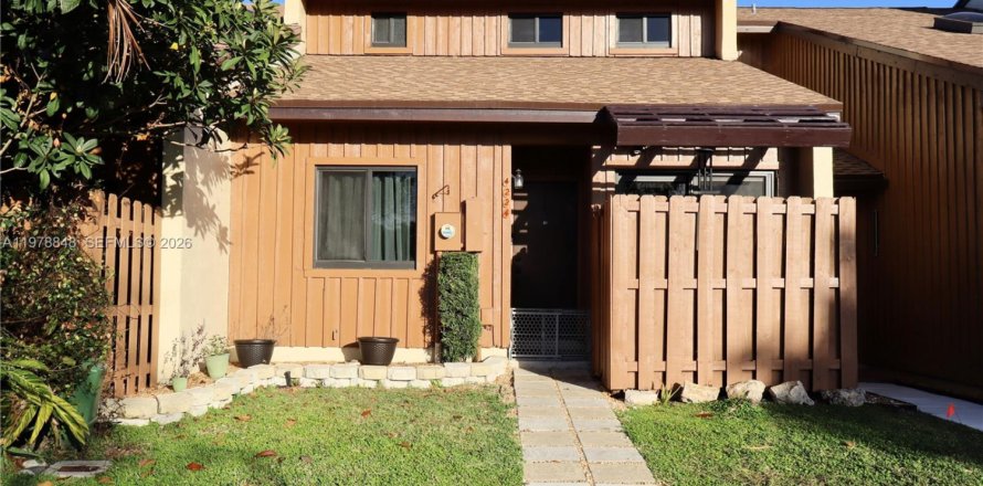 Condo in Cooper City, Florida, 2 bedrooms  № 2043109