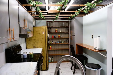 Condo in Cooper City, Florida, 2 bedrooms  № 2043109 - photo 12