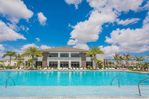 Condominio en alquiler en Doral, Florida, 1 dormitorio № 1941041 - foto 18