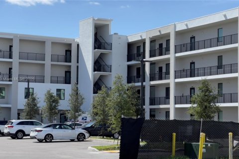 Condominio en alquiler en Doral, Florida, 1 dormitorio № 1941041 - foto 15