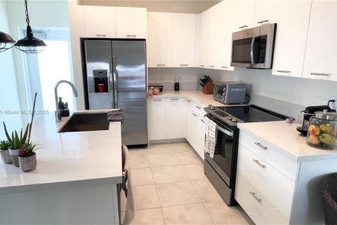 Condominio en alquiler en Doral, Florida, 1 dormitorio № 1941041 - foto 3