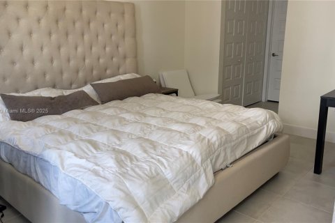 Condominio en alquiler en Doral, Florida, 1 dormitorio № 1941041 - foto 11