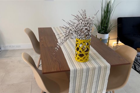 Condominio en alquiler en Doral, Florida, 1 dormitorio № 1941041 - foto 5