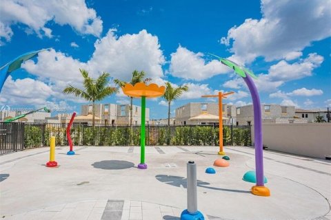 Condominio en alquiler en Doral, Florida, 1 dormitorio № 1941041 - foto 22