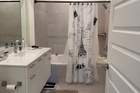 Condominio en alquiler en Doral, Florida, 1 dormitorio № 1941041 - foto 13