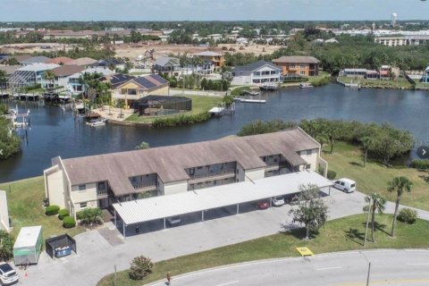 Condominio en venta en New Port Richey, Florida, 1 dormitorio, 68 m2 № 2108390 - foto 5