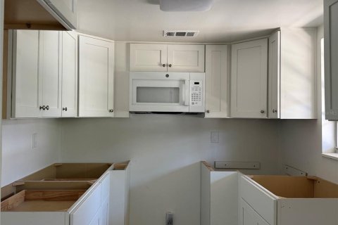 Condominio en venta en New Port Richey, Florida, 1 dormitorio, 68 m2 № 2108390 - foto 2