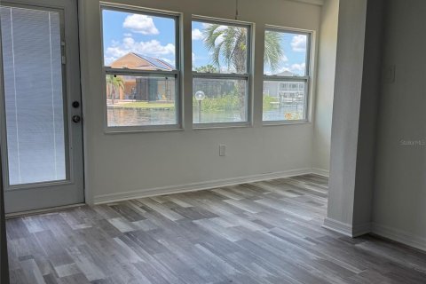 Condominio en venta en New Port Richey, Florida, 1 dormitorio, 68 m2 № 2108390 - foto 4
