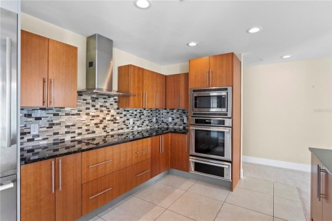 Condo in Saint Petersburg, Florida, 2 bedrooms  № 2400289 - photo 18