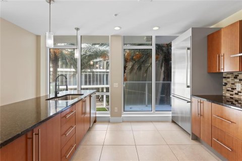 Condo in Saint Petersburg, Florida, 2 bedrooms  № 2400289 - photo 16