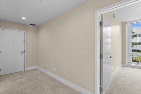 Condo in Saint Petersburg, Florida, 2 bedrooms  № 2400289 - photo 2