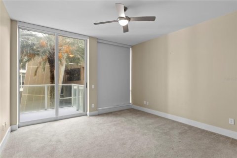 Condo in Saint Petersburg, Florida, 2 bedrooms  № 2400289 - photo 21