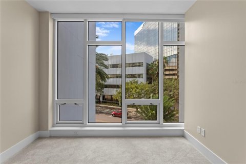 Condo in Saint Petersburg, Florida, 2 bedrooms  № 2400289 - photo 7